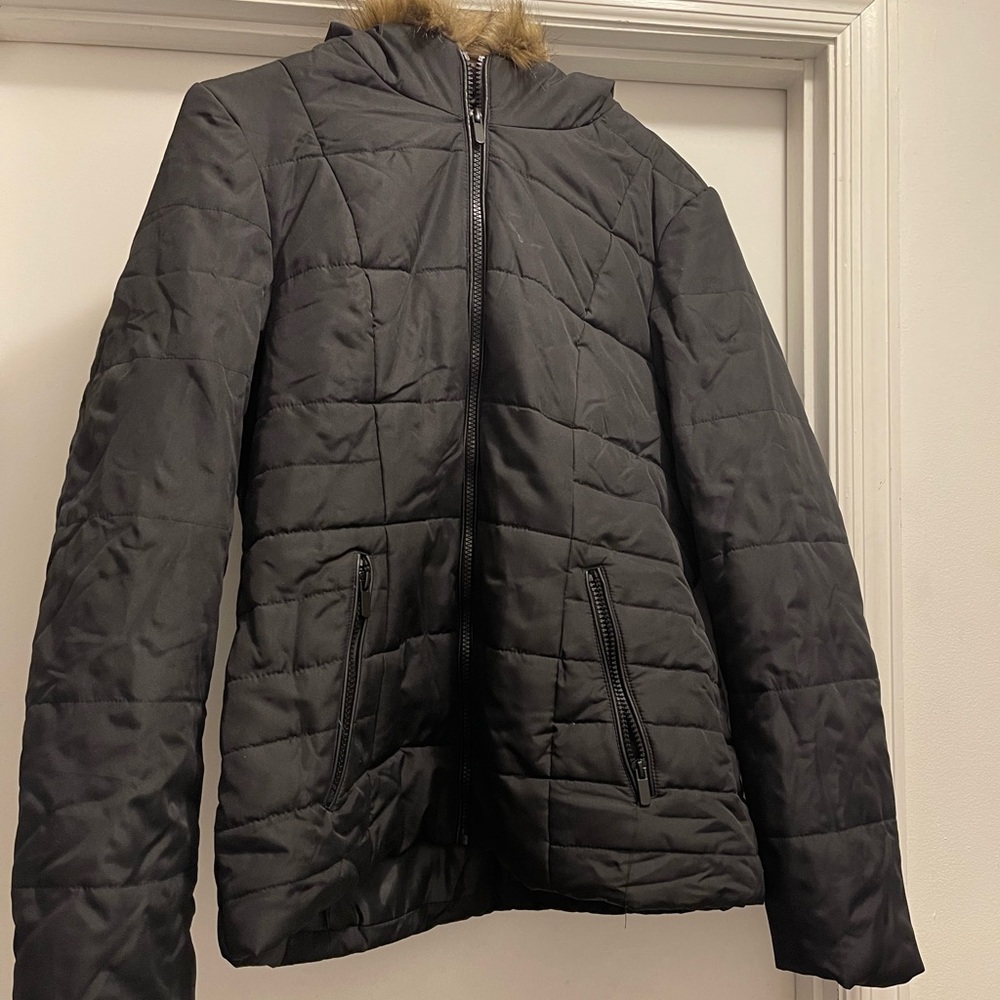 Black Celebrity Pink Junior puffer coat with faux fur trim hood.
